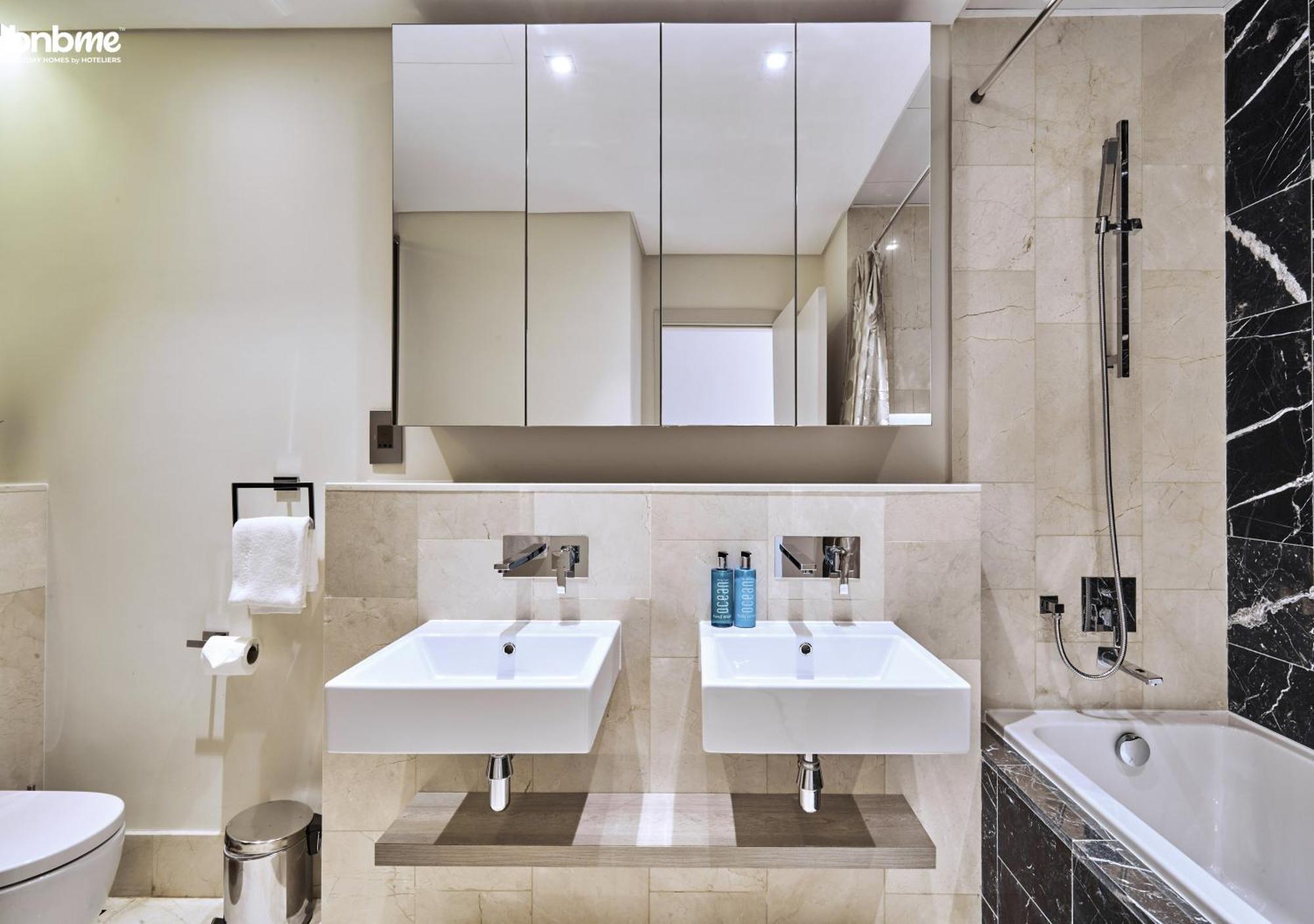 Bnbme - Th8 Palm Hotel Дубай Экстерьер фото